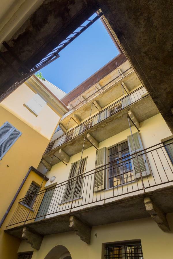 Cosy Apartment 2 Minutes From Duomo Милано Екстериор снимка